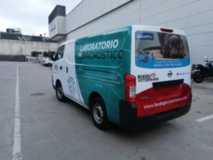 Rotulacion vehicular bodega veterinaria