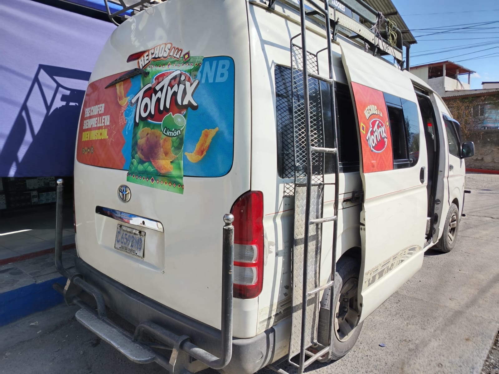 Microbus publicidad tortrix impresion vinil proyectos inteligentes guatemala