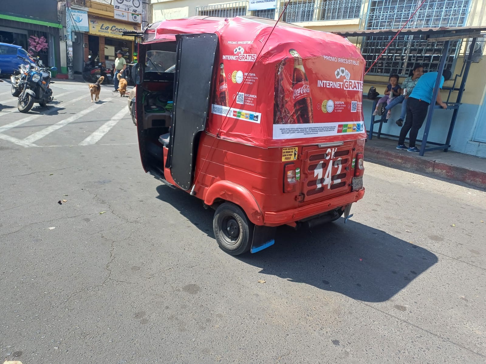 Publicidad Tuc tuc - Impresiones vinil para tuck tuck - Publicidad tuk tukPublicidad Tuc tuc - Impresiones vinil para tuck tuck - Publicidad tuk tuk Coca cola proyectos inteligentes guatemala