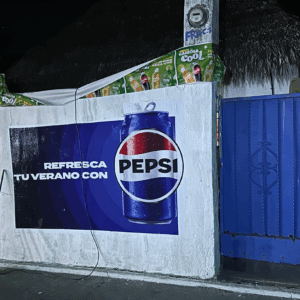 Ad-Wall - Anuncio en pared - Proyectos Inteligentes publicidad Tigo impresion vinil proyectos inteligentes guatemala innovación interior del país