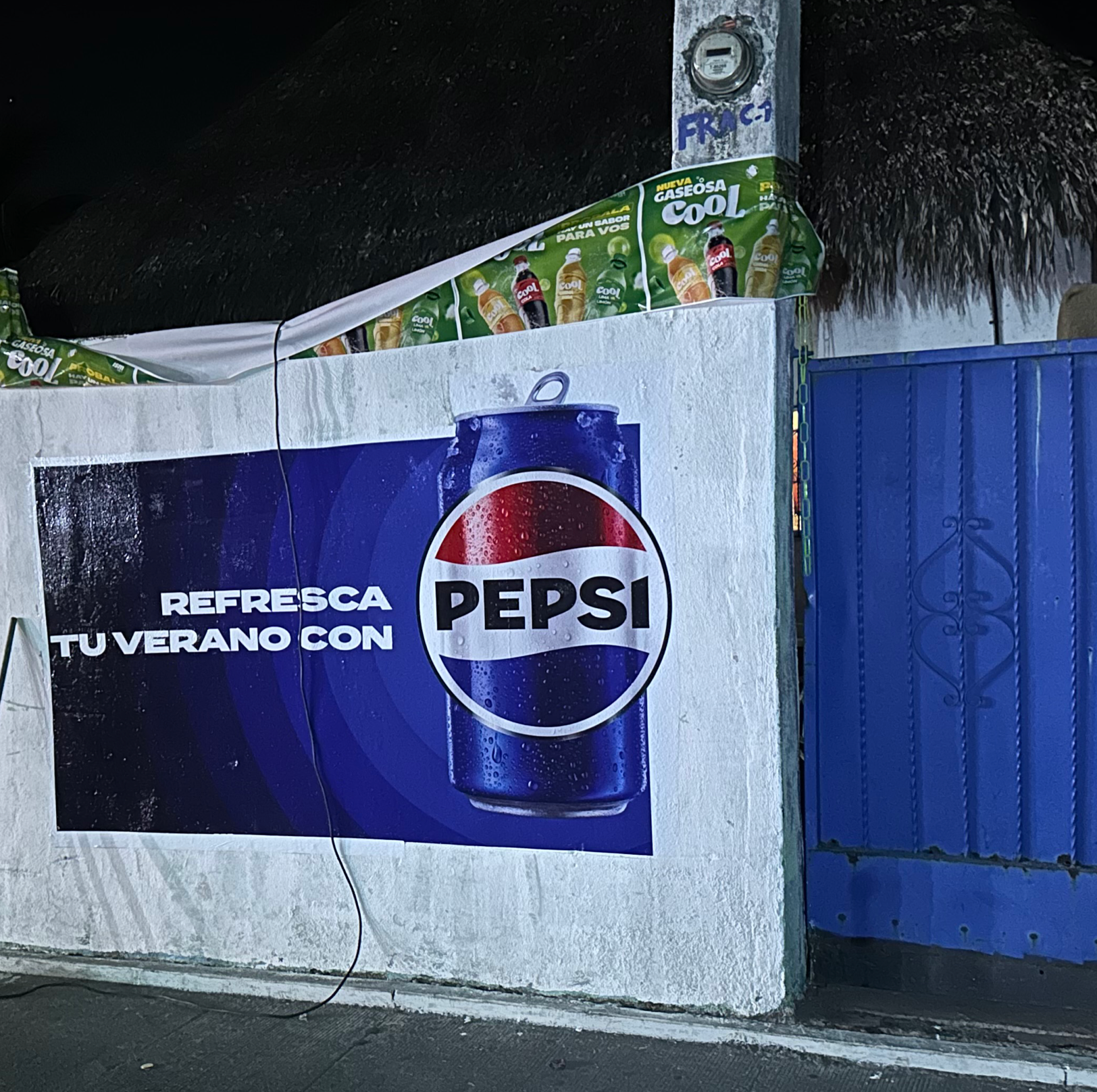 Ad-Wall - Anuncio en pared - Proyectos Inteligentes publicidad Tigo impresion vinil proyectos inteligentes guatemala innovación interior del país